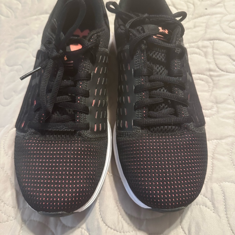 Under armour women’s size 8